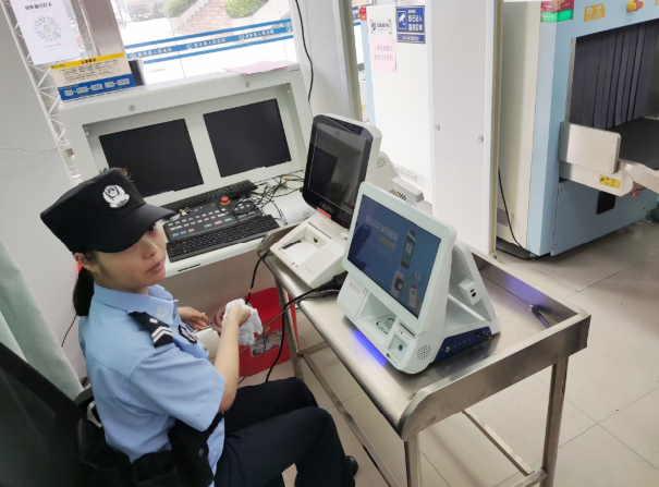 法院訪客機